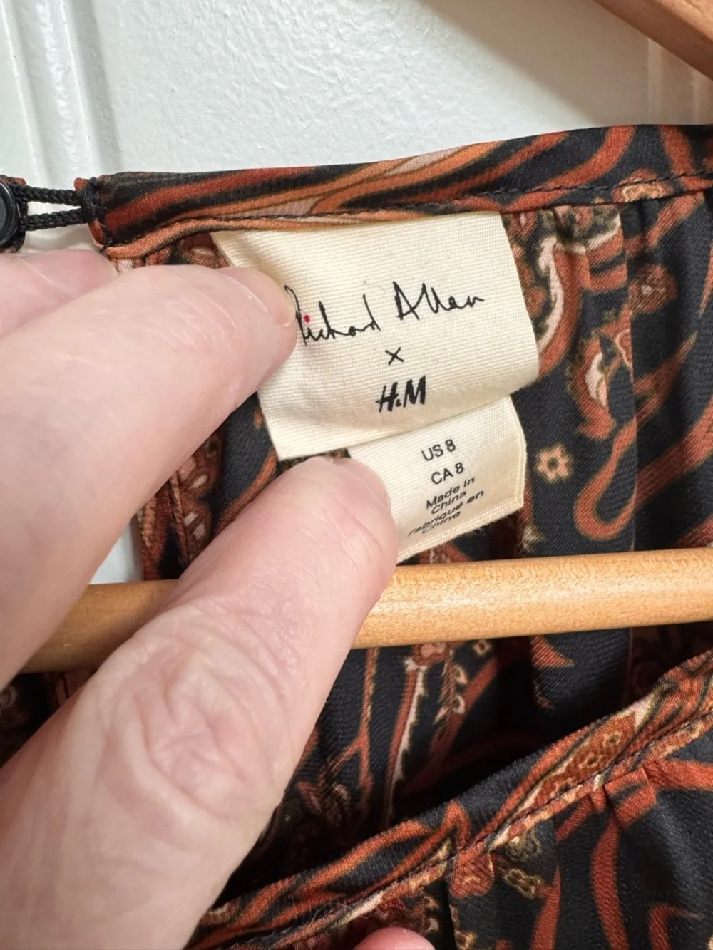 H&M x Richard Allen Brown Paisley Blouse. Size 8 - Picture 5 of 6